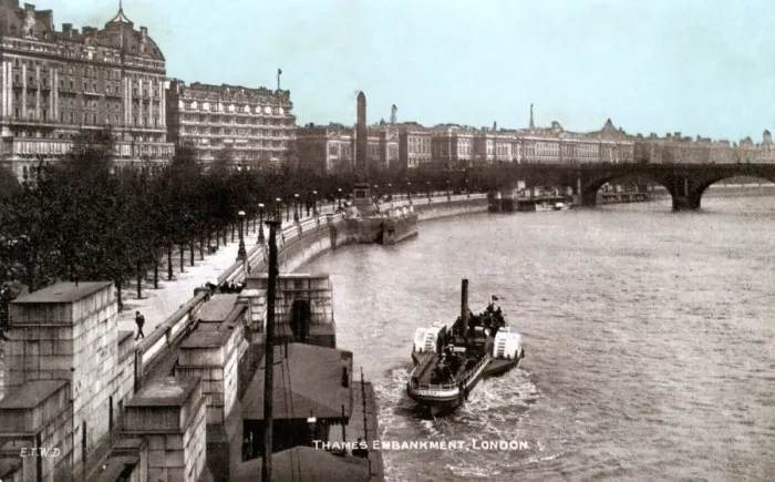 Framed Print : The Thames Embankment, London, early 20th century Framed Print : The Thames Embankment, London, early 20th century