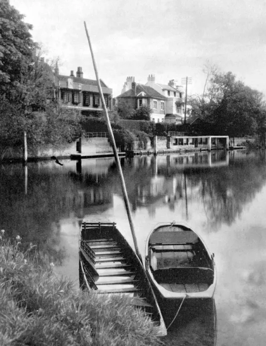 Framed Print : The Thames near Weybridge, Surrey, England, 1924-1926 Framed Print : The Thames near Weybridge, Surrey, England, 1924-1926