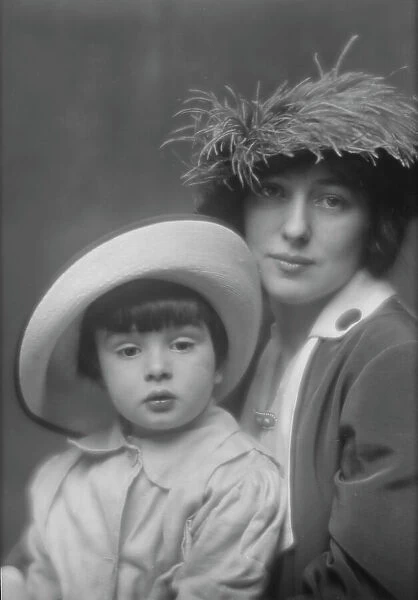 Thaw, Evelyn Nesbit, Mrs. and boy, portrait photograph, 1913. Creator: Arnold Genthe