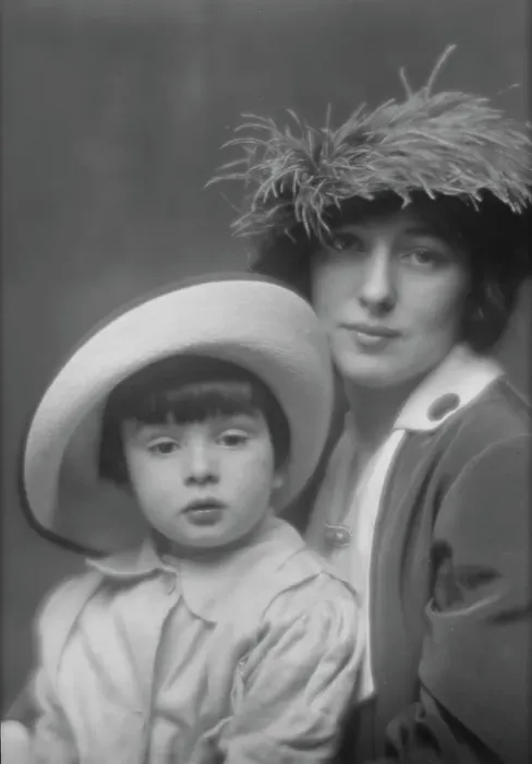 Framed Print : Thaw, Evelyn Nesbit, Mrs. and boy, portrait photograph, 1913. Creator: Arnold Genthe Framed Print : Thaw, Evelyn Nesbit, Mrs. and boy, portrait photograph, 1913. Creator: Arnold Genthe