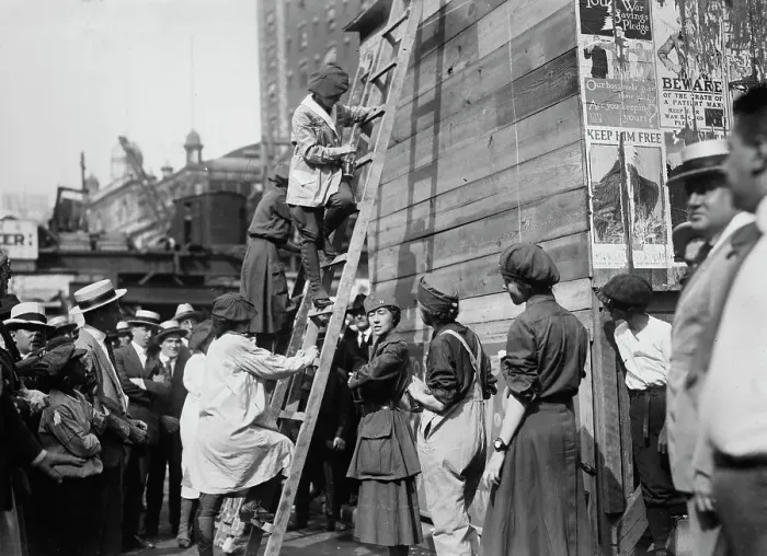 Framed Print : Theater, Times Sq. being painted, 20 Aug 1918. Creator: Bain News Service Framed Print : Theater, Times Sq. being painted, 20 Aug 1918. Creator: Bain News Service