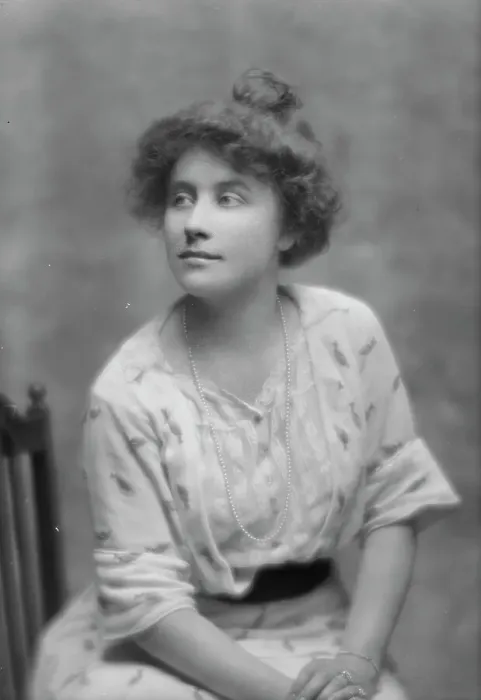 Framed Print : Thomas, Miss, portrait photograph, 1914 July 13. Creator: Arnold Genthe Framed Print : Thomas, Miss, portrait photograph, 1914 July 13. Creator: Arnold Genthe