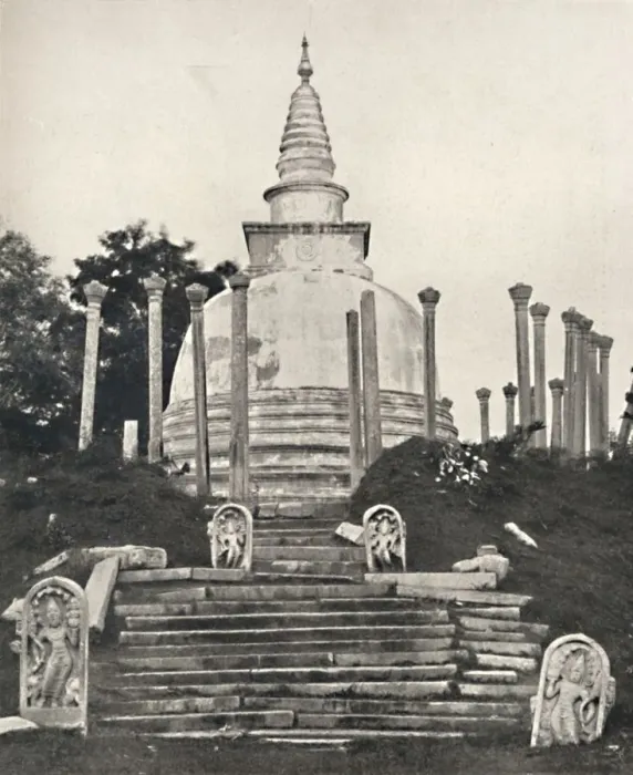 Framed Print : Thuparama Dagoba zu Anuradhapura, 1926 Framed Print : Thuparama Dagoba zu Anuradhapura, 1926