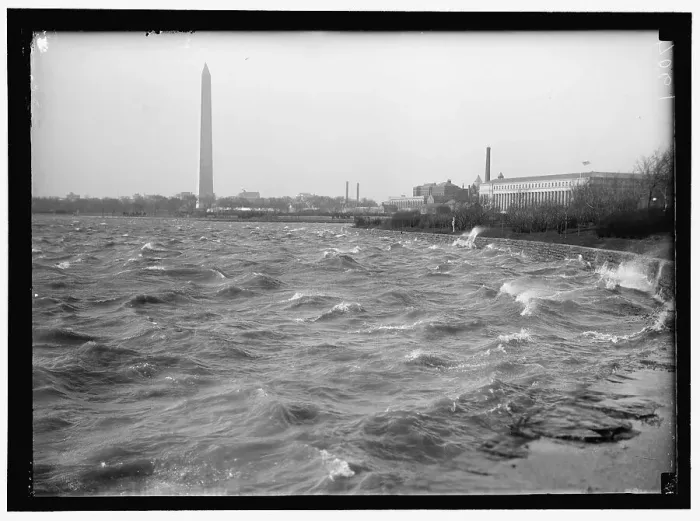 Framed Print : Tidal basin - storm, between 1910 and 1917. Creator: Harris & Ewing. Tidal basin - storm, between 1910 and 1917. Creator: Harris & Ewing Framed Print : Tidal basin - storm, between 1910 and 1917. Creator: Harris & Ewing. Tidal basin - storm, between 1910 and 1917. Creator: Harris & Ewing
