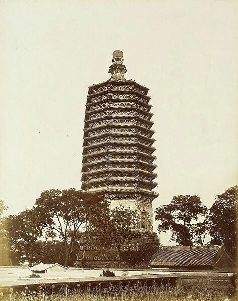 T'ien-ning Ssu T'a Pagoda, Peking, 1860. Creator: Felice Beato