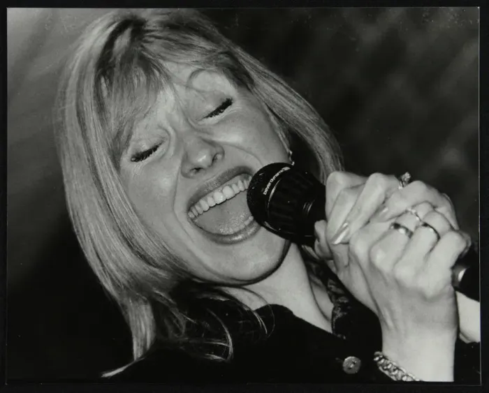 Framed Print : Tina May performing at The Fairway, Welwyn Garden City, Hertfordshire, 7 March 1999 Framed Print : Tina May performing at The Fairway, Welwyn Garden City, Hertfordshire, 7 March 1999