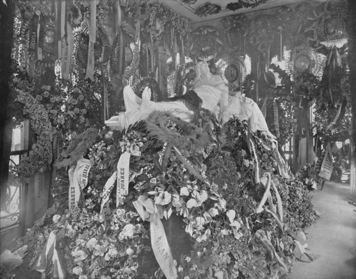 Framed Print : Tomb of Juarez, San Fernando Cemetery, City of Mexico, c1897. Creator: Unknown Framed Print : Tomb of Juarez, San Fernando Cemetery, City of Mexico, c1897. Creator: Unknown
