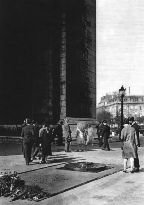 Framed Print : Tomb of the Unknown Soldier, Paris, 1931. Artist: Ernest Flammarion Framed Print : Tomb of the Unknown Soldier, Paris, 1931. Artist: Ernest Flammarion