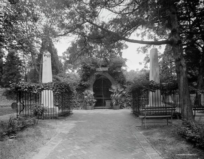 Framed Print : Tomb of Washington at Mt. Vernon, c.between 1910 and 1920. Creator: Unknown Framed Print : Tomb of Washington at Mt. Vernon, c.between 1910 and 1920. Creator: Unknown