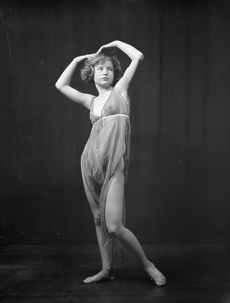 Tonetti, Miss, 1921 Feb. 14. Creator: Arnold Genthe