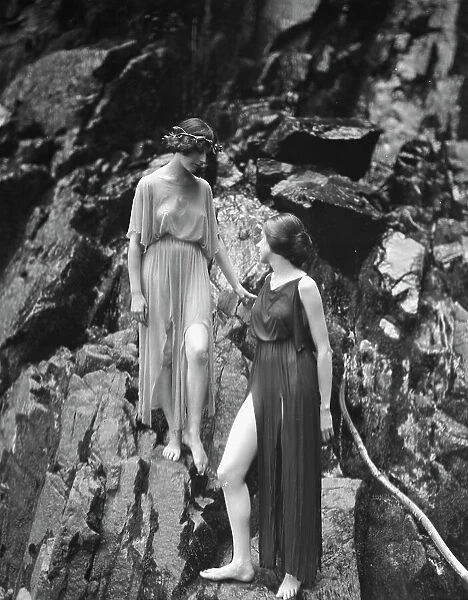 Tonetti, Misses, at Sneding's Landing, 1921 June 7. Creator: Arnold Genthe