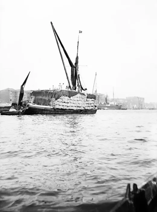 Framed Print : Topsail barge on the Thames with its top mast lowered, London, c1905 Framed Print : Topsail barge on the Thames with its top mast lowered, London, c1905