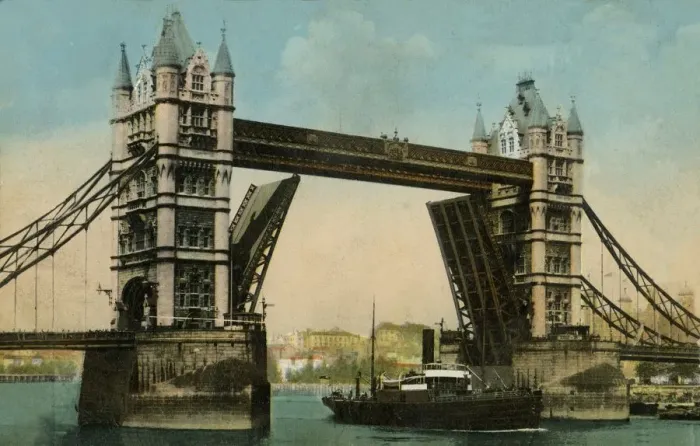 Framed Print : Tower Bridge, London, 1915. Creator: Unknown Framed Print : Tower Bridge, London, 1915. Creator: Unknown