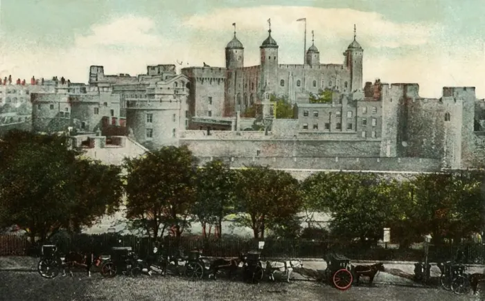 Framed Print : The Tower of London, 1907. Creator: Francis Frith & Co Framed Print : The Tower of London, 1907. Creator: Francis Frith & Co