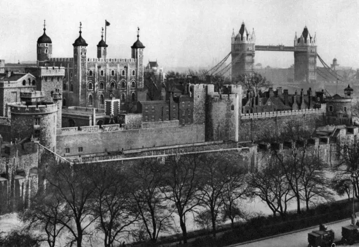 Framed Print : The Tower of London, 1926-1927. Artist: McLeish Framed Print : The Tower of London, 1926-1927. Artist: McLeish