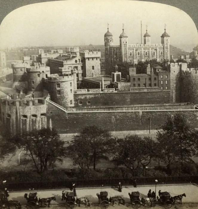 Framed Print : Tower of London, c late 19th century. Artist: Underwood & Underwood Framed Print : Tower of London, c late 19th century. Artist: Underwood & Underwood