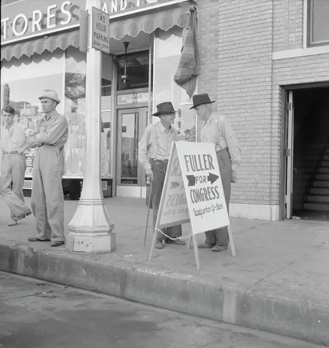 Framed Print : On the town square, Fayetteville, Arkansas, 1938. Creator: Dorothea Lange Framed Print : On the town square, Fayetteville, Arkansas, 1938. Creator: Dorothea Lange