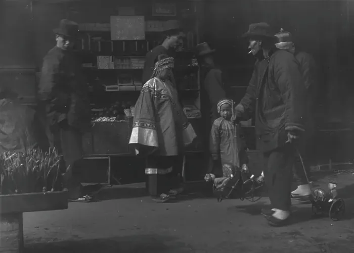 Framed Print : The toy peddler, Chinatown, San Francisco, between 1896 and 1906. Creator: Arnold Genthe Framed Print : The toy peddler, Chinatown, San Francisco, between 1896 and 1906. Creator: Arnold Genthe