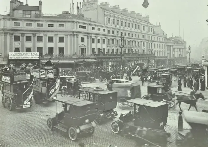 Framed Print : Traffic at Oxford Circus, London, 1910 Framed Print : Traffic at Oxford Circus, London, 1910