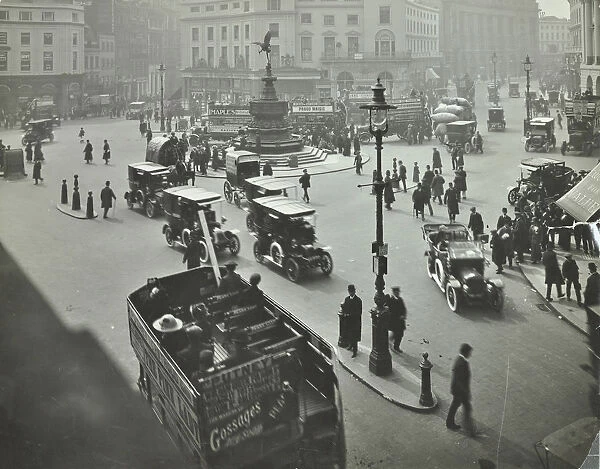 Traffic at Piccadilly Circus, London, 1912