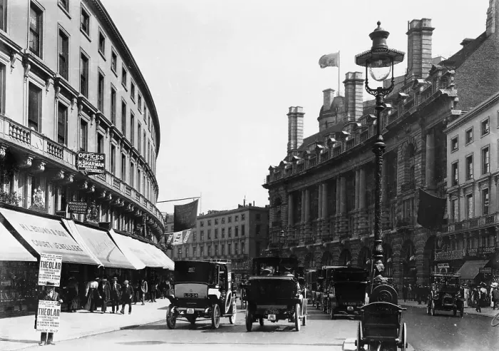 Framed Print : Traffic down Regent Street, London, 1910 Framed Print : Traffic down Regent Street, London, 1910
