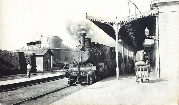 Train in the Girona station MZA, 1910