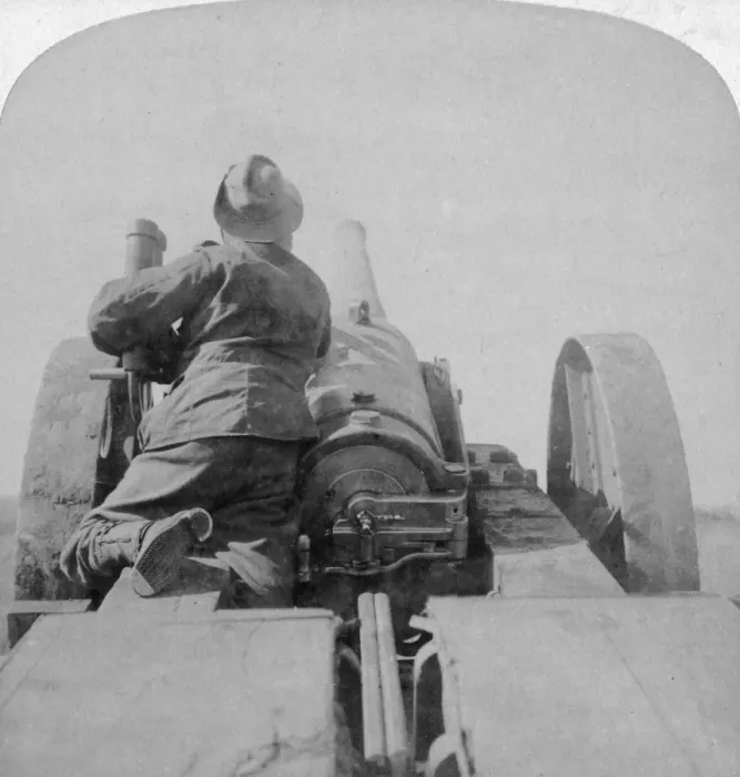 Framed Print : Training one of HMS Monarchs 4. 7 inch guns on the Pretoria forts, South Africa, 4th June 1900. Artist: Underwood & Underwood Framed Print : Training one of HMS Monarchs 4. 7 inch guns on the Pretoria forts, South Africa, 4th June 1900. Artist: Underwood & Underwood