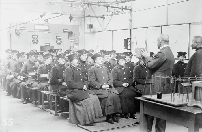 Framed Print : Training women for street R.R. [i.e. railroad] service - Berlin, between 1914 and c1915. Creator: Bain News Service