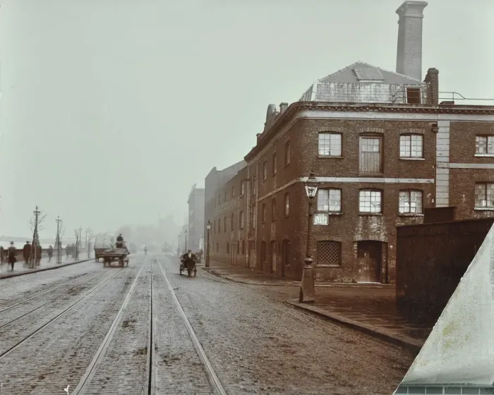 Framed Print : Tramlines on the Albert Embankment, Lambeth, London, 1909 Framed Print : Tramlines on the Albert Embankment, Lambeth, London, 1909
