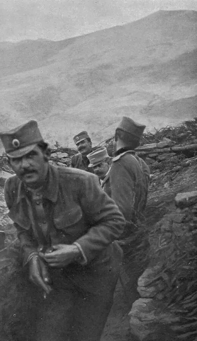 Framed Print : Tranchee serbe de premiere ligne devant le Kaimaktchalan avant l'attaque du sommet, 1916. Creator: Unknown Framed Print : Tranchee serbe de premiere ligne devant le Kaimaktchalan avant l'attaque du sommet, 1916. Creator: Unknown
