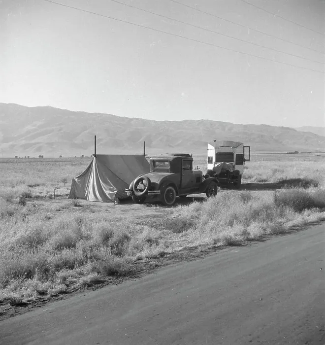 Framed Print : Transient potato workers camping along the highway, Near Shafter, California, 1935. Creator: Dorothea Lange Framed Print : Transient potato workers camping along the highway, Near Shafter, California, 1935. Creator: Dorothea Lange