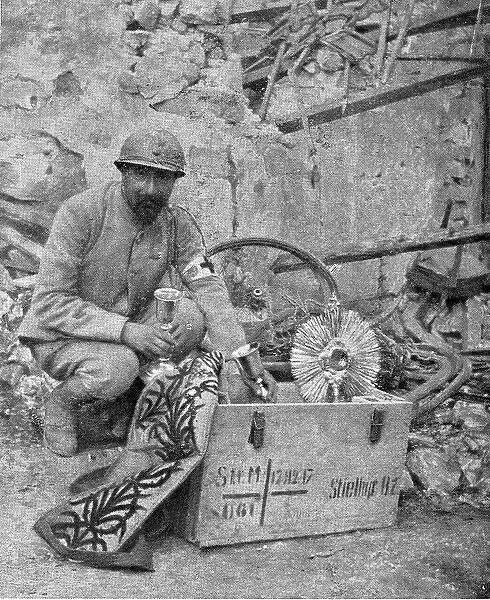 A travers le champ de bataille; apres notre reoccupation de Breny (Aisne), un pretre... 1918. Creator: Unknown