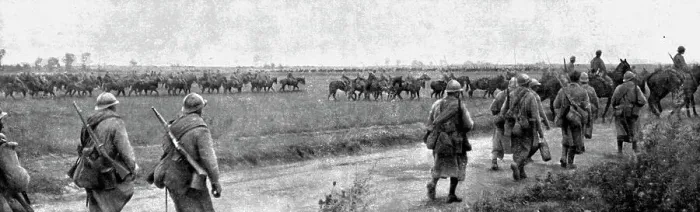 Framed Print : A travers le champ de bataille; sur les talons de l'ennemi: l'action de la cavalerie... 1918. Creator: Unknown Framed Print : A travers le champ de bataille; sur les talons de l'ennemi: l'action de la cavalerie... 1918. Creator: Unknown