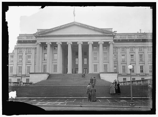 Treasury Building, between 1910 and 1917. Creator: Harris & Ewing. Treasury Building, between 1910 and 1917. Creator: Harris & Ewing