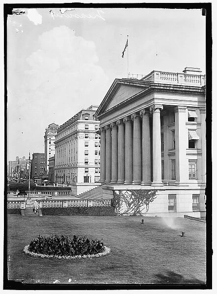 Treasury Building, between 1914 and 1917. Creator: Harris & Ewing. Treasury Building, between 1914 and 1917. Creator: Harris & Ewing
