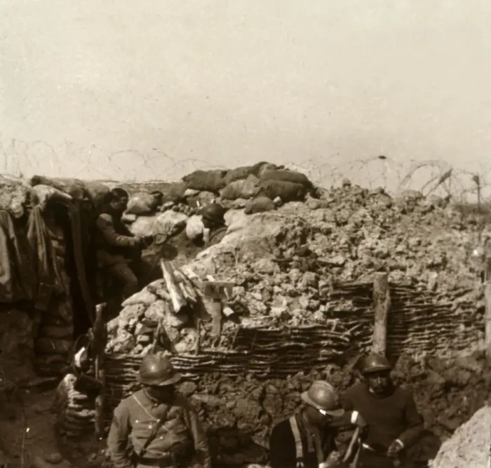 Framed Print : Trenches, Champagne, northern France, c1914-c1918 Framed Print : Trenches, Champagne, northern France, c1914-c1918