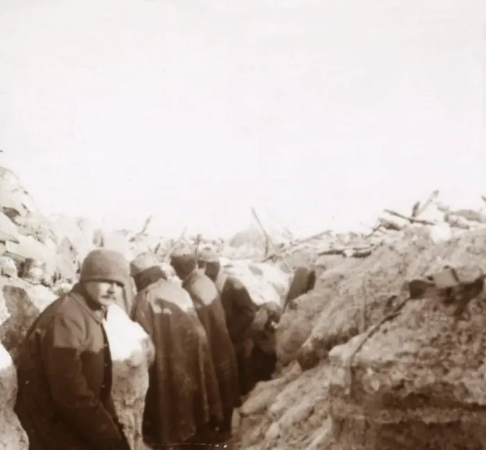 Framed Print : Trenches, Tahure, northern France, c1914-c1918 Framed Print : Trenches, Tahure, northern France, c1914-c1918