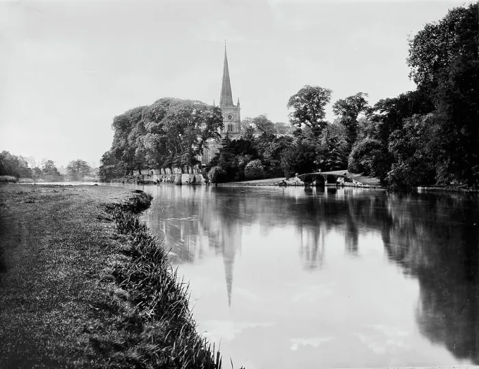 Framed Print : Trinity Church by river, Stratford-on-Avon, between 1900 and 1910. Creator: William H. Jackson Framed Print : Trinity Church by river, Stratford-on-Avon, between 1900 and 1910. Creator: William H. Jackson