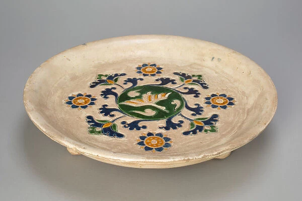 Tripod Dish with Flying Goose, Stylized Flowers and Vines, Tang dynasty (618-907)