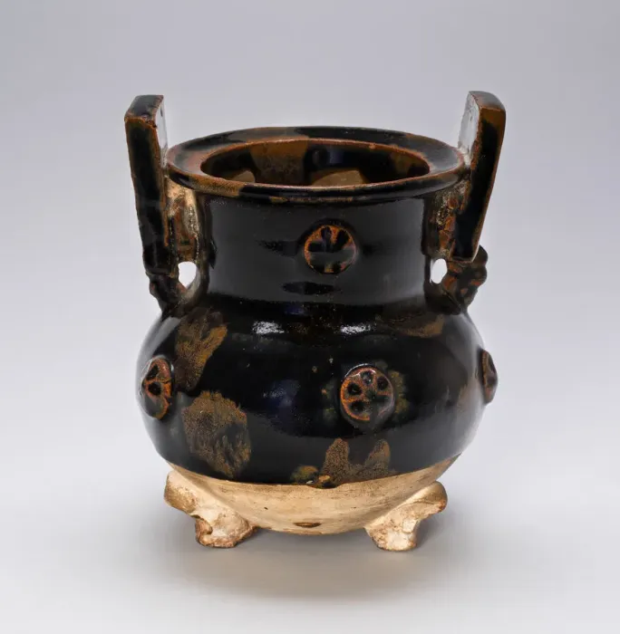 Framed Print : Tripod Vessel with Squared Handles, Wheel Patterns... Northern Song or Jin dynasty Framed Print : Tripod Vessel with Squared Handles, Wheel Patterns... Northern Song or Jin dynasty