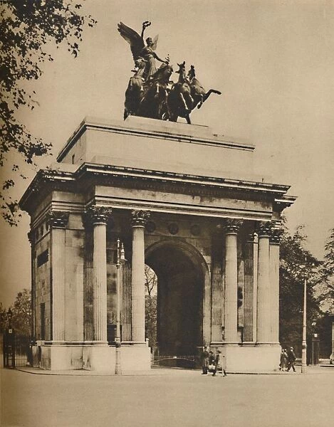 Triumphal Arch Moved from Hyde Park to Constitution Hill, c1935. Creator: Unknown