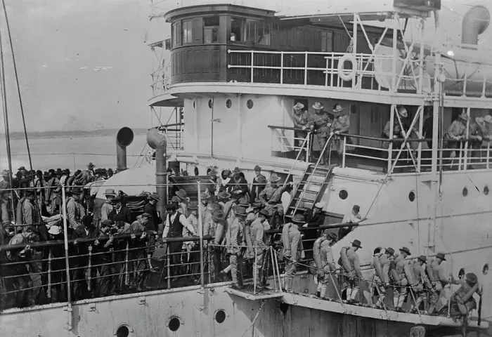 Framed Print : Troops arrive at Galveston, between c1910 and c1915. Creator: Bain News Service Framed Print : Troops arrive at Galveston, between c1910 and c1915. Creator: Bain News Service