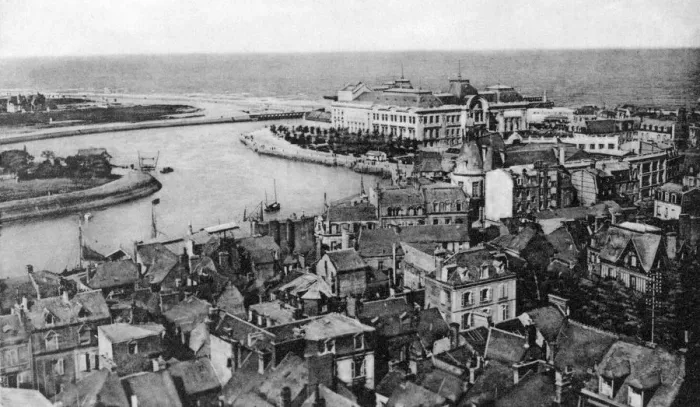 Framed Print : Trouville, France, c1920s Framed Print : Trouville, France, c1920s
