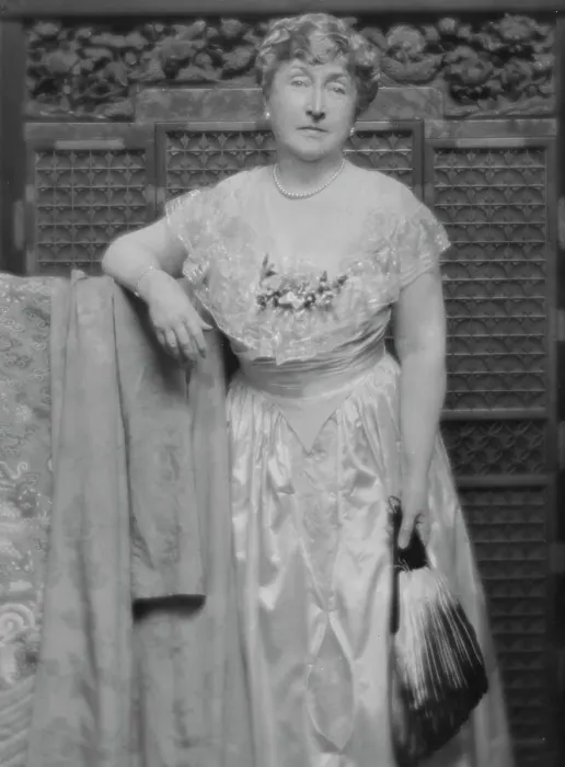 Framed Print : Truesdale, W.H. Mrs. portrait photograph, 1915. Creator: Arnold Genthe Framed Print : Truesdale, W.H. Mrs. portrait photograph, 1915. Creator: Arnold Genthe