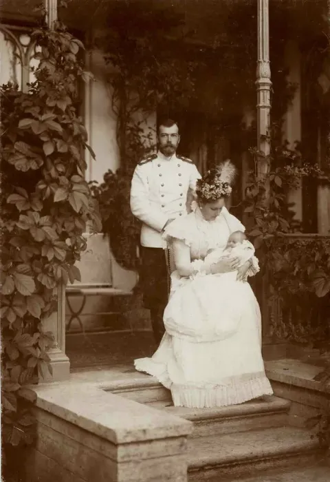 Framed Print : Tsar Nicholas II and Empress Alexandra Fyodorovna with their second daughter, Grand Duchess Tatyana Framed Print : Tsar Nicholas II and Empress Alexandra Fyodorovna with their second daughter, Grand Duchess Tatyana