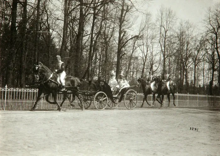 Framed Print : Tsar Nicholas II and Tsarina Alexandra Fyodorovna of Russia in a carriage, early 20th century. Artist: K von Hahn Framed Print : Tsar Nicholas II and Tsarina Alexandra Fyodorovna of Russia in a carriage, early 20th century. Artist: K von Hahn