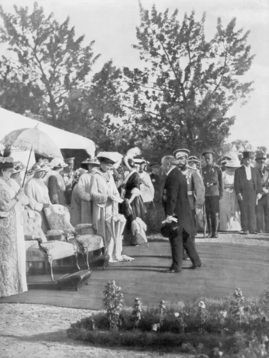 Framed Print : Tsar Nicholas II with visiting French President Poincare, Krasnoye Selo, Russia, 22 July 1914 Framed Print : Tsar Nicholas II with visiting French President Poincare, Krasnoye Selo, Russia, 22 July 1914