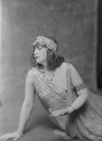 Tuazsky, Mrs. portrait photograph, 1916 Mar. Creator: Arnold Genthe