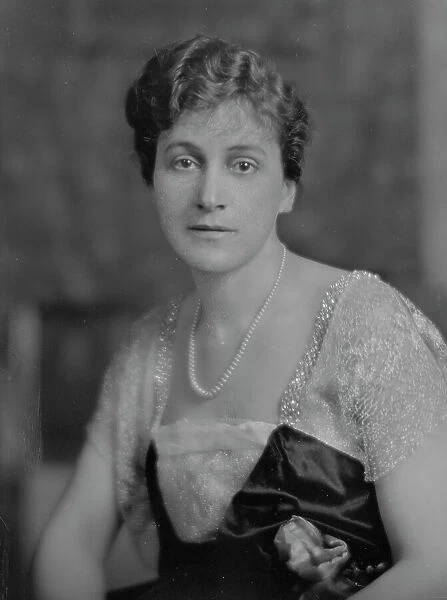Tudhope, H.R. Mrs. portrait photograph, 1916. Creator: Arnold Genthe