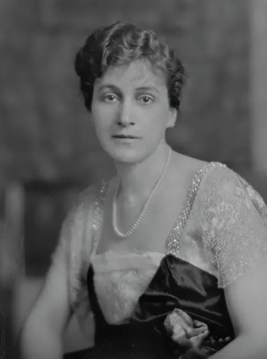 Framed Print : Tudhope, H.R. Mrs. portrait photograph, 1916. Creator: Arnold Genthe Framed Print : Tudhope, H.R. Mrs. portrait photograph, 1916. Creator: Arnold Genthe
